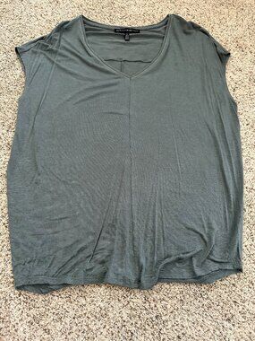 White House Black Market, green tshirt, Size M